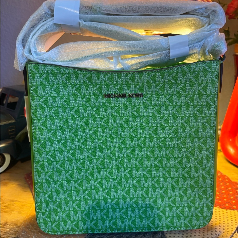 Michael Kors Crossbody w/ Matching Wallet